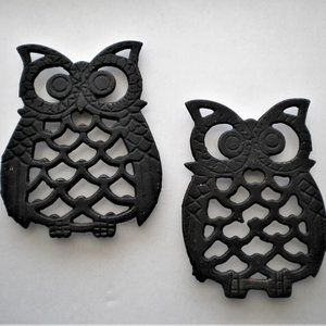 Vintage Small Black Cast Iron Owl Trivet Footed Hot Plate Plant Stand Set of 2